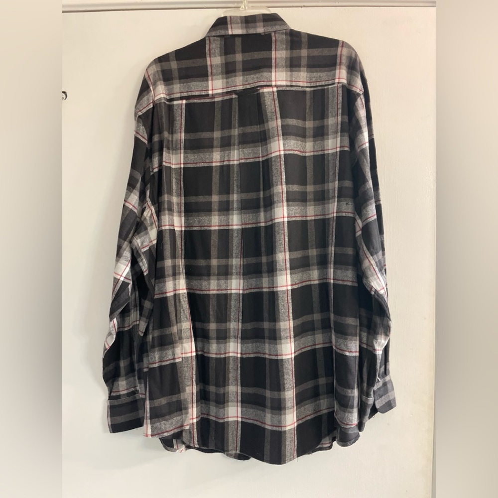 Black plaid button down Saddlebred XL flannel shirt. - Picture 2 of 4